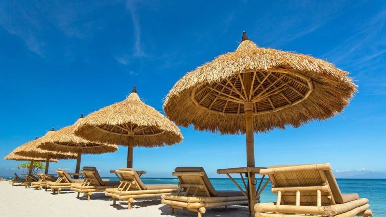 Tot ce trebuie să știi despre o vacanță în Mamaia: transport, cazare și atracții