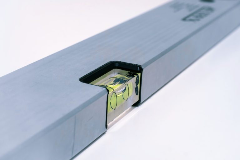 Ce este șapa autonivelantă și cum se aplică corect