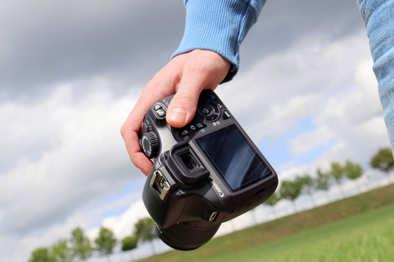Mirrorless sau cameră compactă: ce alegere este mai bună pentru vacanțe