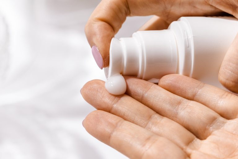 Cât de des trebuie reaplicată crema cu SPF