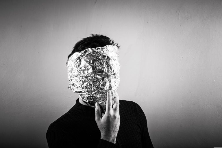 Ce este o sursă anonimă și de ce este folosită în jurnalism